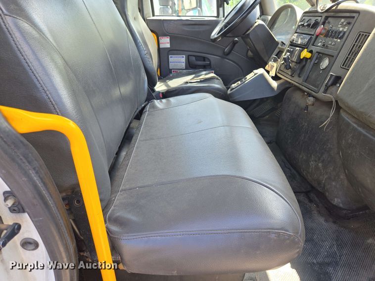 image for item EJ8730 2016 International 7400 refuse truck