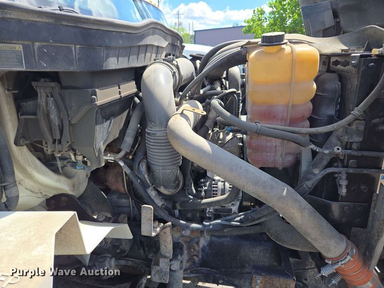 image for item EJ8730 2016 International 7400 refuse truck