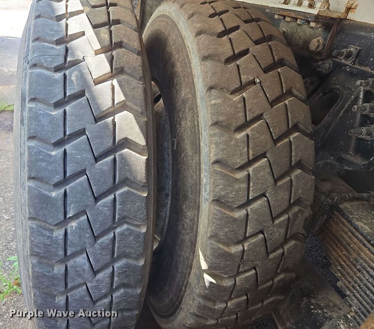 image for item EJ8730 2016 International 7400 refuse truck