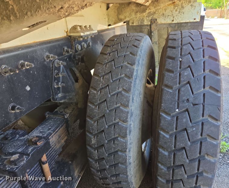 image for item EJ8730 2016 International 7400 refuse truck