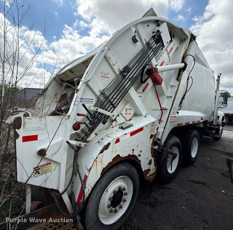 image for item EJ8731 2016 International 7400  refuse truck