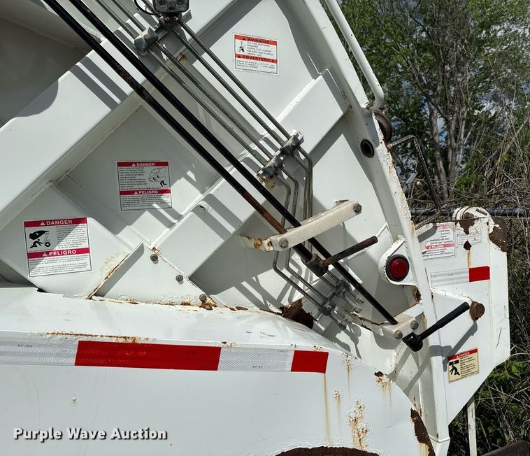 image for item EJ8731 2016 International 7400  refuse truck