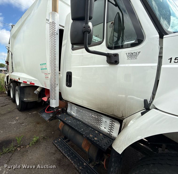 image for item EJ8731 2016 International 7400  refuse truck