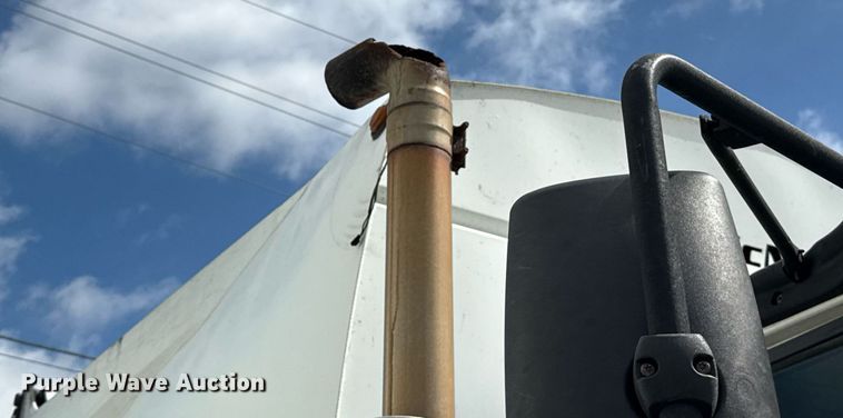 image for item EJ8731 2016 International 7400  refuse truck