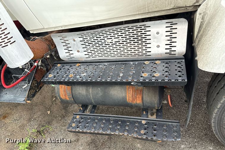 image for item EJ8731 2016 International 7400  refuse truck