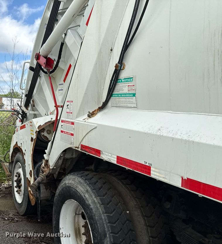 image for item EJ8731 2016 International 7400  refuse truck