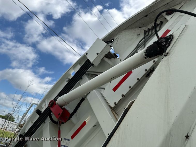 image for item EJ8731 2016 International 7400  refuse truck