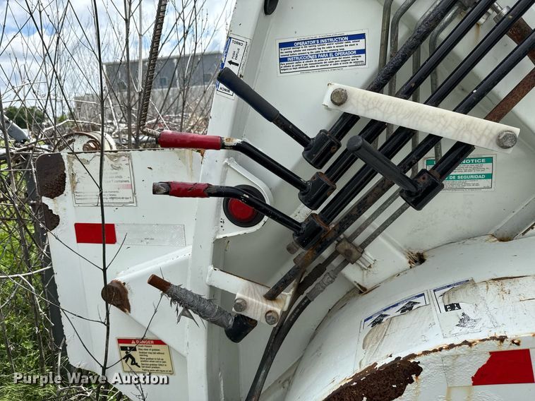 image for item EJ8731 2016 International 7400  refuse truck