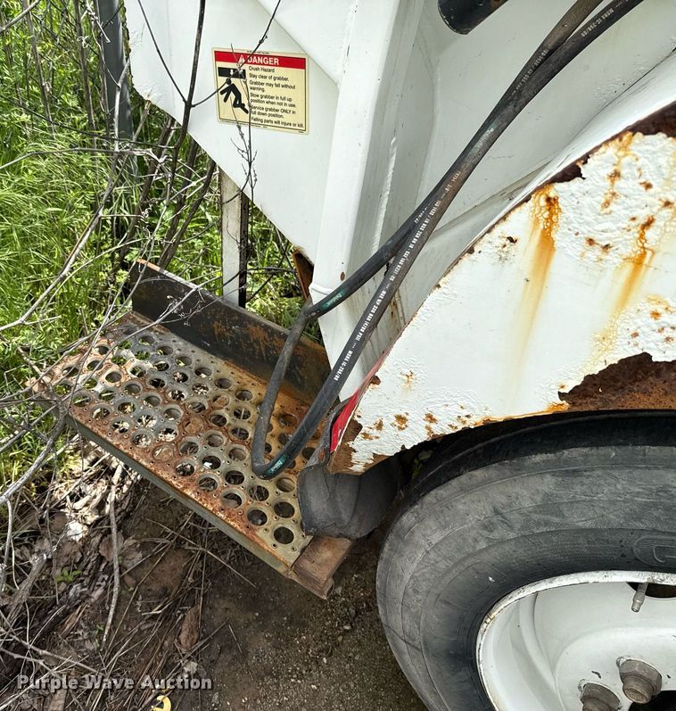 image for item EJ8731 2016 International 7400  refuse truck