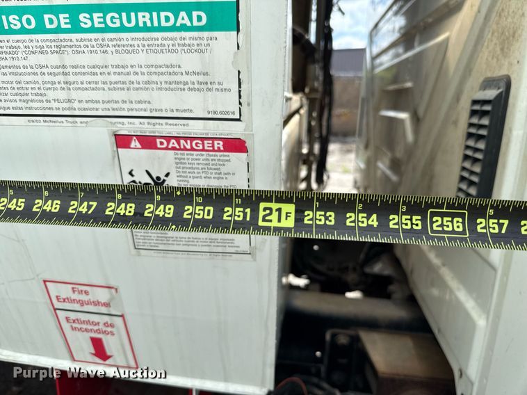 image for item EJ8731 2016 International 7400  refuse truck