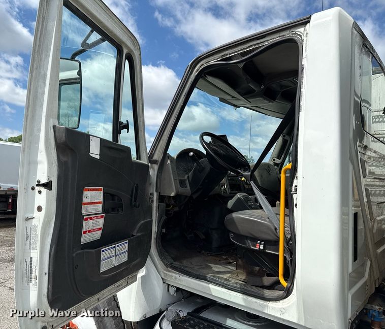 image for item EJ8731 2016 International 7400  refuse truck