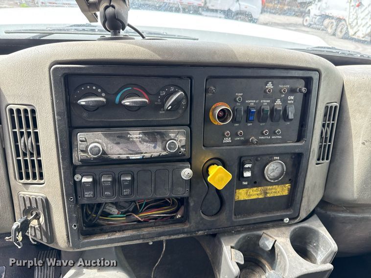 image for item EJ8731 2016 International 7400  refuse truck