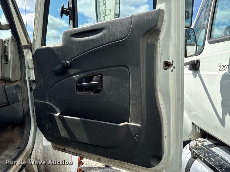 image for item EJ8731 2016 International 7400  refuse truck