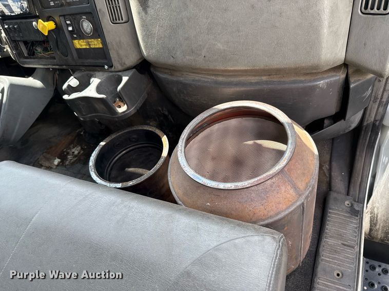 image for item EJ8731 2016 International 7400  refuse truck