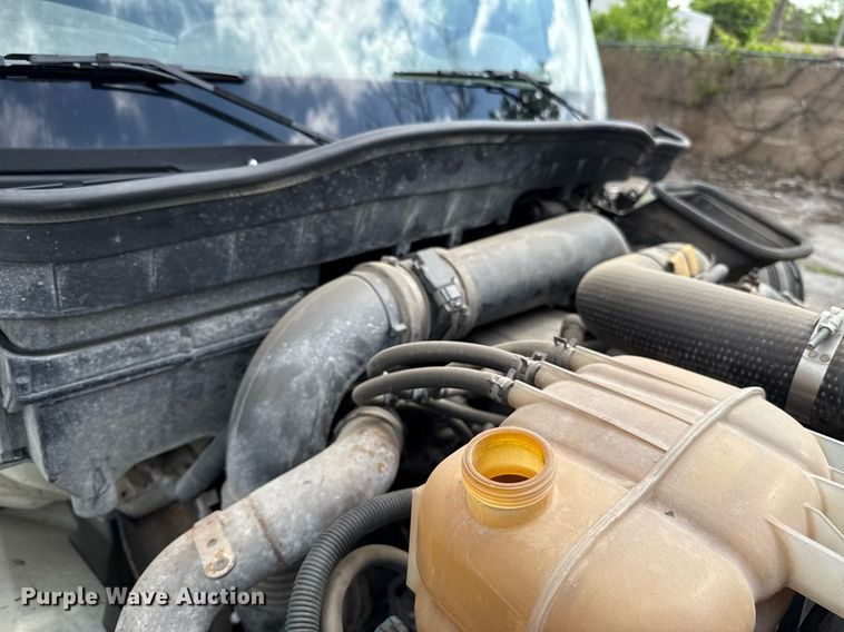 image for item EJ8731 2016 International 7400  refuse truck