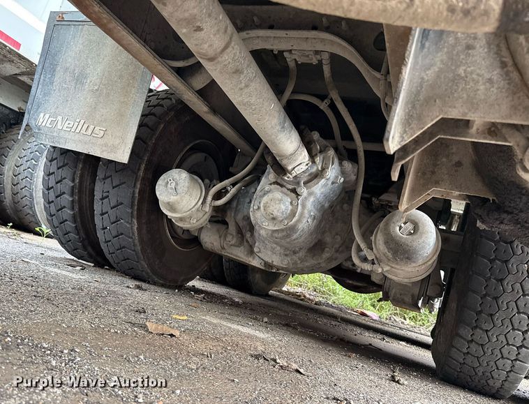 image for item EJ8731 2016 International 7400  refuse truck