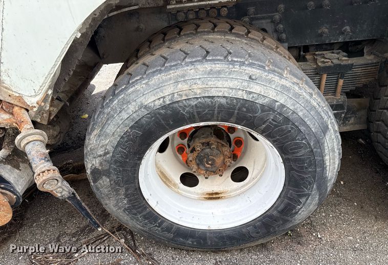 image for item EJ8731 2016 International 7400  refuse truck