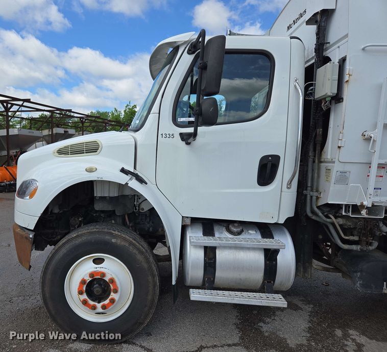 image for item EJ8732 2013 Freightliner Business Class M2 refuse truck