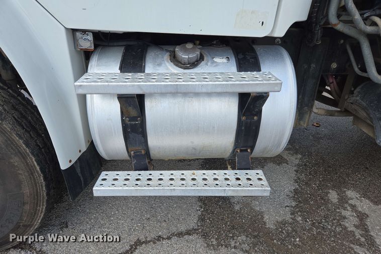 image for item EJ8732 2013 Freightliner Business Class M2 refuse truck