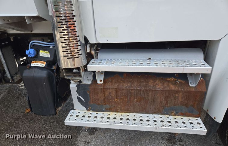 image for item EJ8732 2013 Freightliner Business Class M2 refuse truck