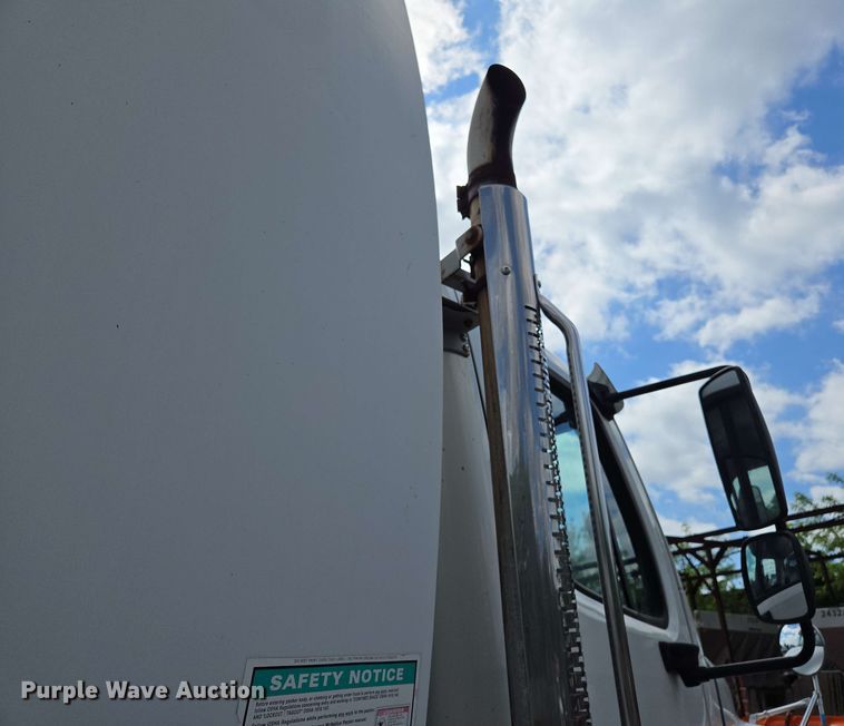 image for item EJ8732 2013 Freightliner Business Class M2 refuse truck