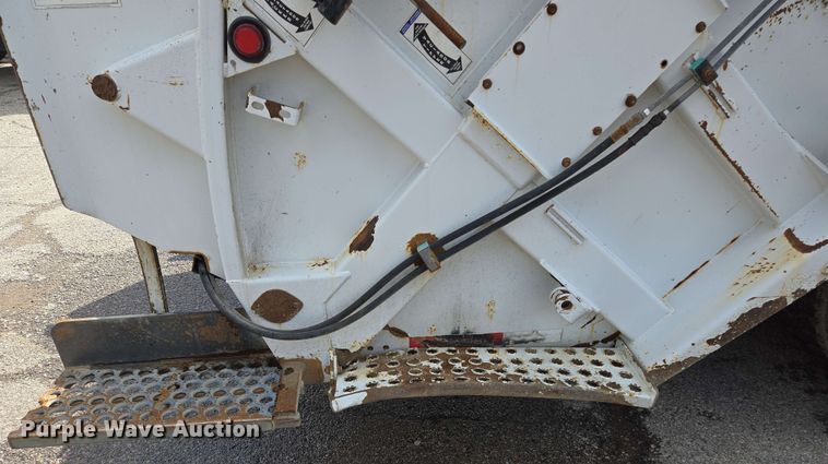 image for item EJ8732 2013 Freightliner Business Class M2 refuse truck