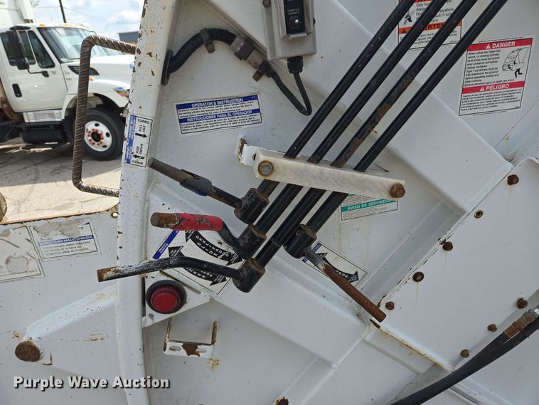 image for item EJ8732 2013 Freightliner Business Class M2 refuse truck