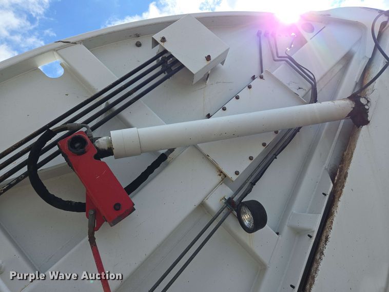 image for item EJ8732 2013 Freightliner Business Class M2 refuse truck