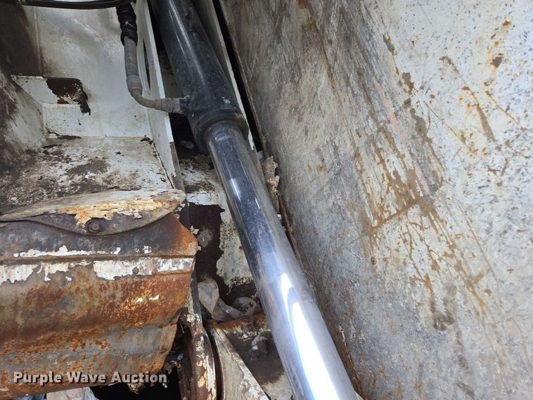 image for item EJ8732 2013 Freightliner Business Class M2 refuse truck