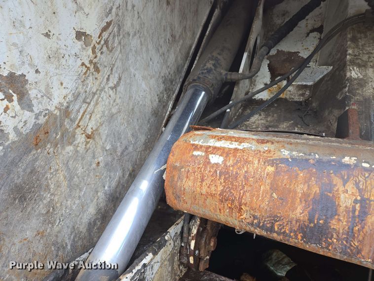 image for item EJ8732 2013 Freightliner Business Class M2 refuse truck