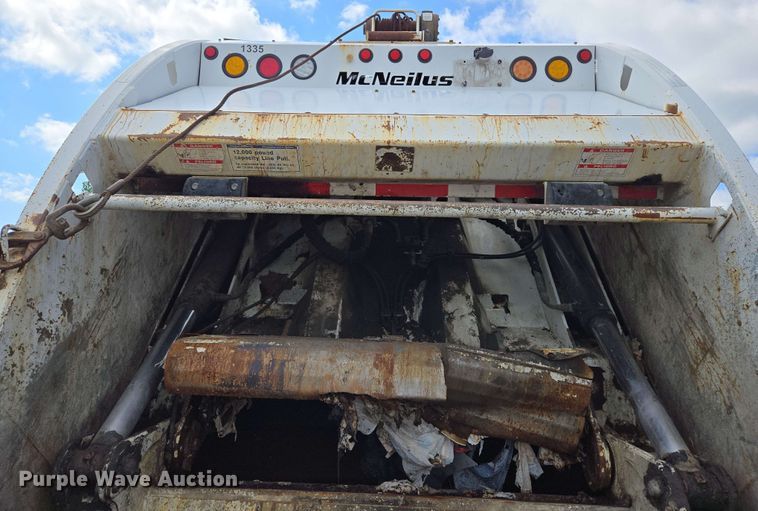 image for item EJ8732 2013 Freightliner Business Class M2 refuse truck