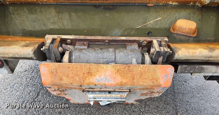 image for item EJ8732 2013 Freightliner Business Class M2 refuse truck