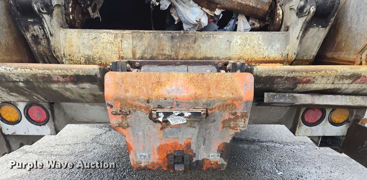 image for item EJ8732 2013 Freightliner Business Class M2 refuse truck