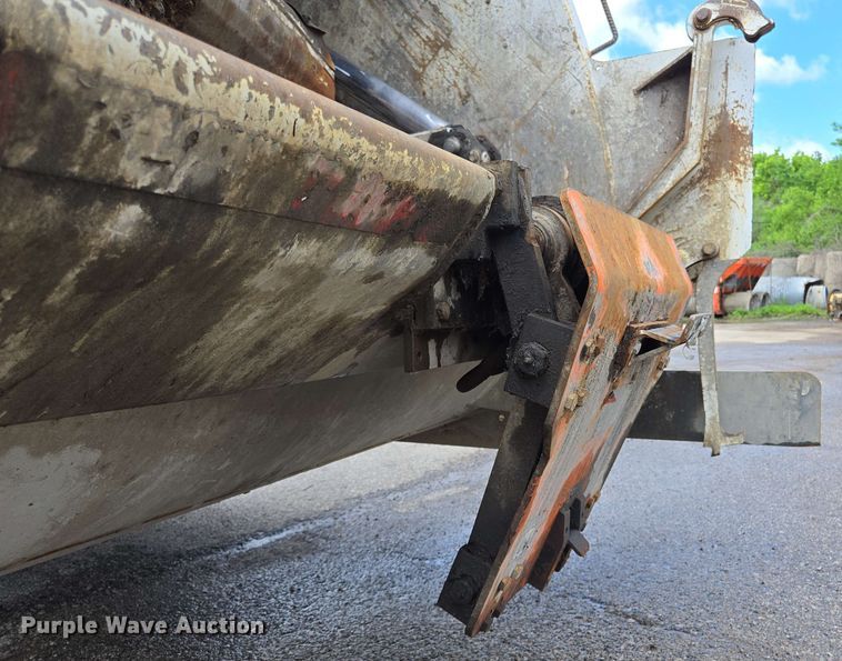 image for item EJ8732 2013 Freightliner Business Class M2 refuse truck