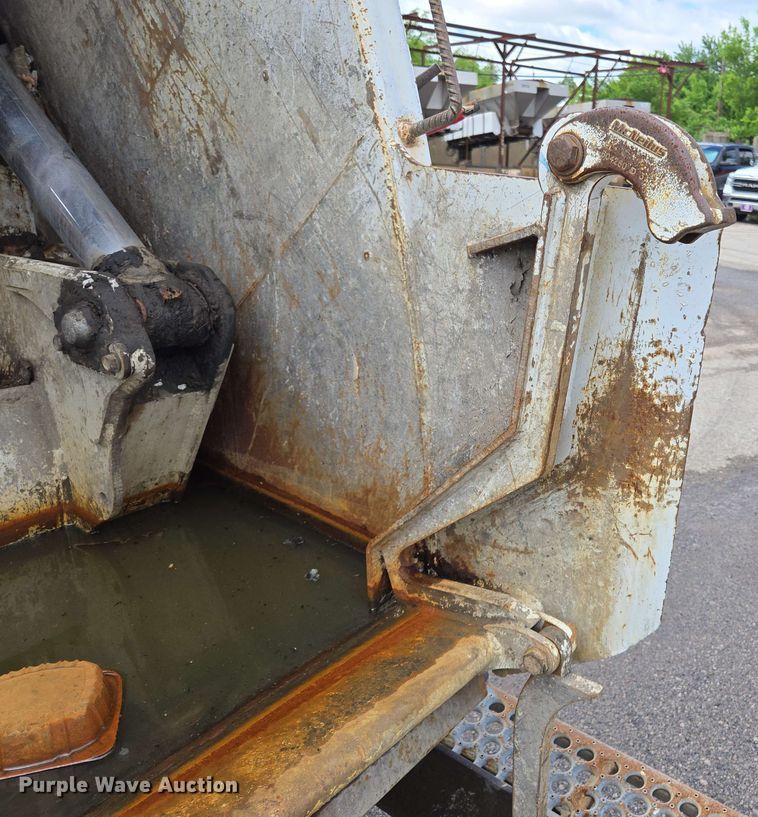 image for item EJ8732 2013 Freightliner Business Class M2 refuse truck