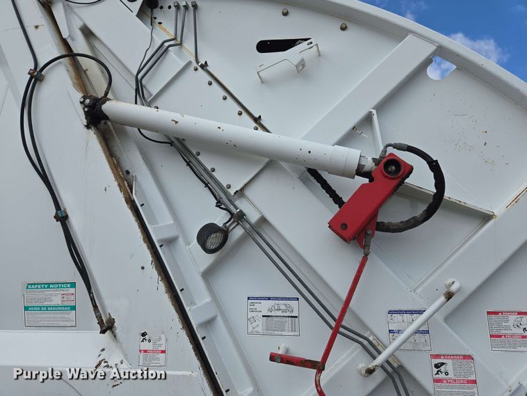 image for item EJ8732 2013 Freightliner Business Class M2 refuse truck