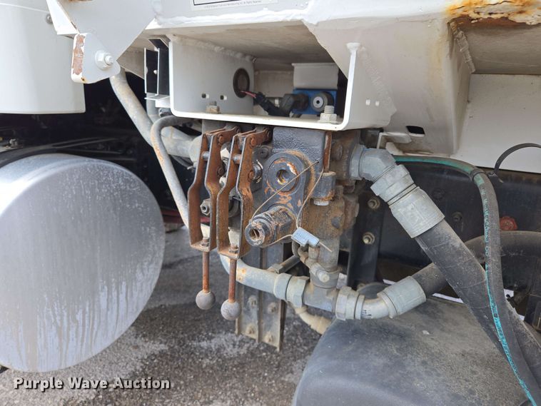 image for item EJ8732 2013 Freightliner Business Class M2 refuse truck