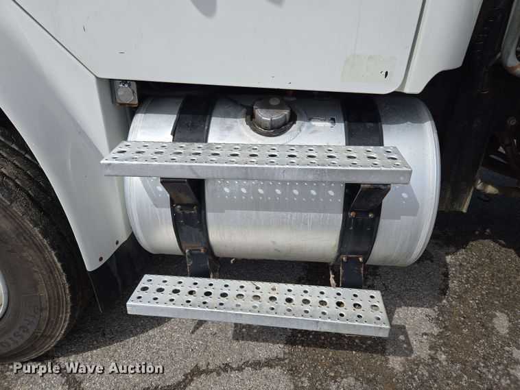 image for item EJ8732 2013 Freightliner Business Class M2 refuse truck