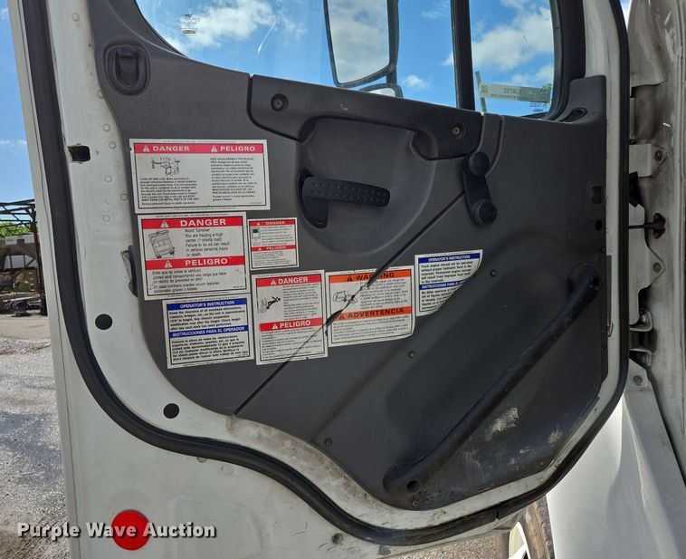 image for item EJ8732 2013 Freightliner Business Class M2 refuse truck