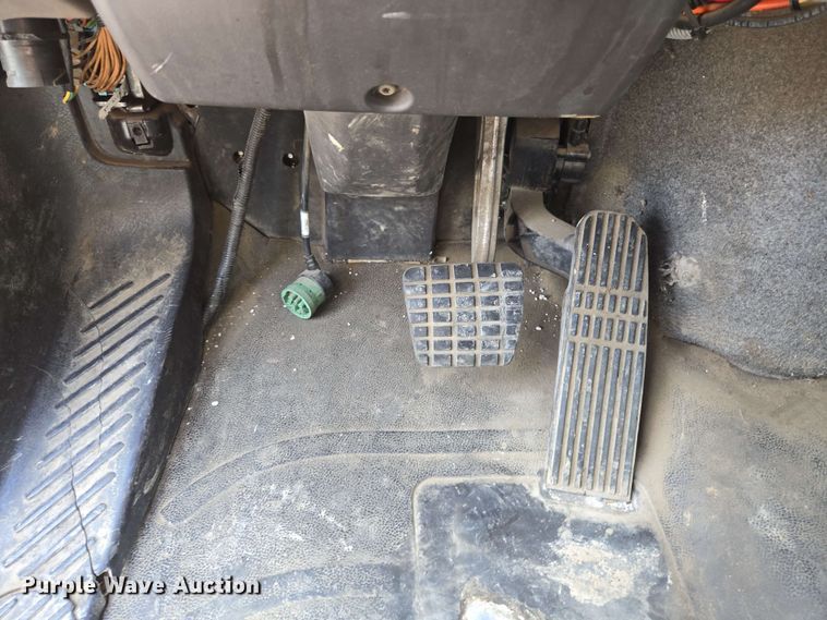 image for item EJ8732 2013 Freightliner Business Class M2 refuse truck