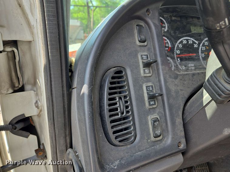 image for item EJ8732 2013 Freightliner Business Class M2 refuse truck