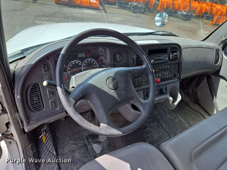 image for item EJ8732 2013 Freightliner Business Class M2 refuse truck