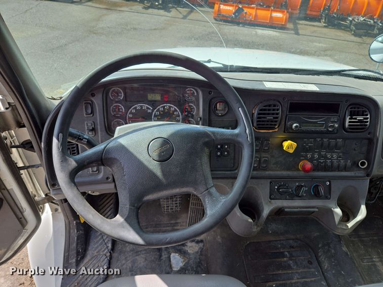 image for item EJ8732 2013 Freightliner Business Class M2 refuse truck