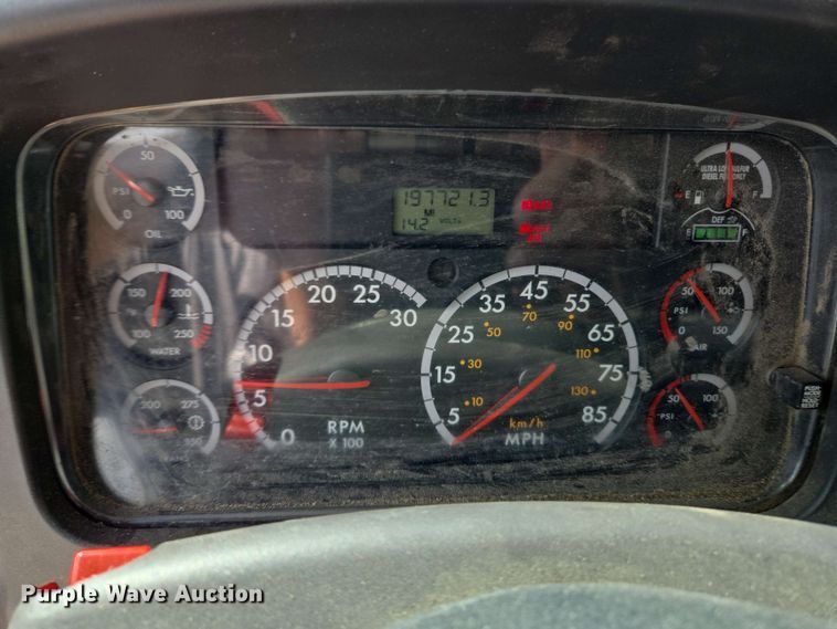 image for item EJ8732 2013 Freightliner Business Class M2 refuse truck