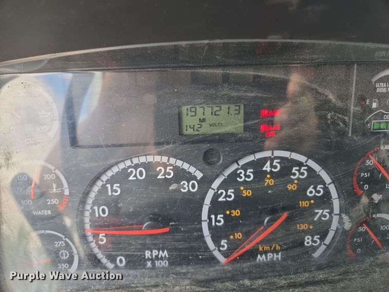 image for item EJ8732 2013 Freightliner Business Class M2 refuse truck