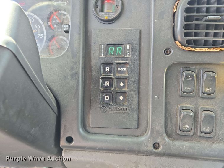 image for item EJ8732 2013 Freightliner Business Class M2 refuse truck