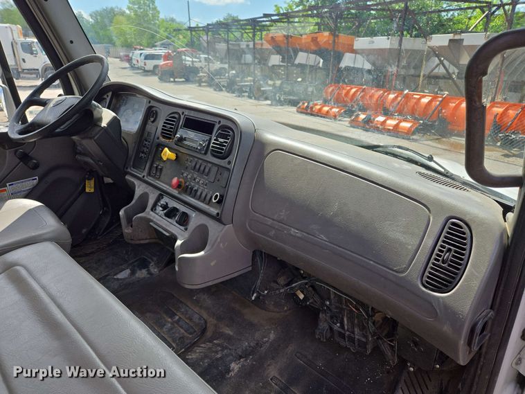 image for item EJ8732 2013 Freightliner Business Class M2 refuse truck