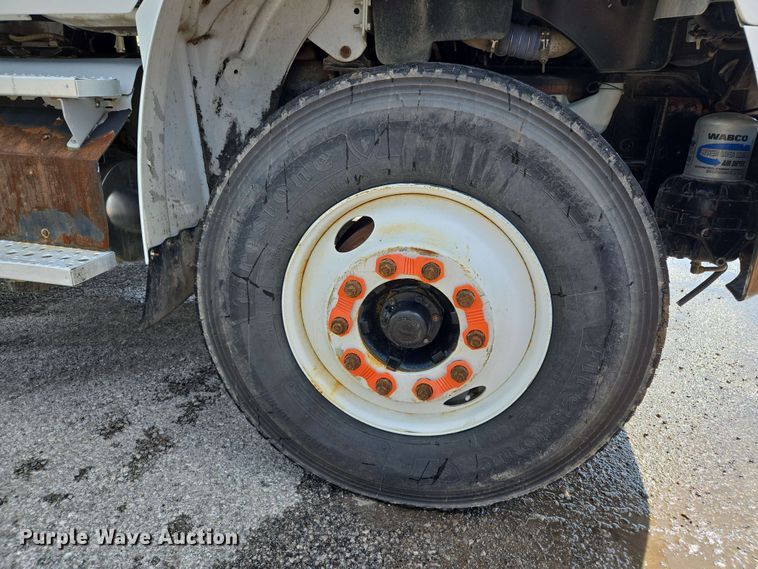 image for item EJ8732 2013 Freightliner Business Class M2 refuse truck