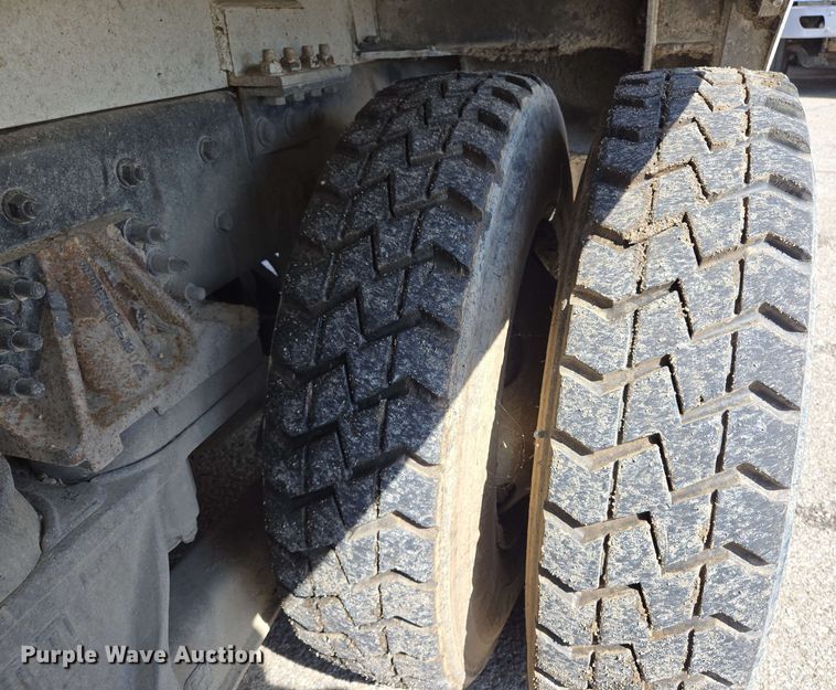 image for item EJ8732 2013 Freightliner Business Class M2 refuse truck