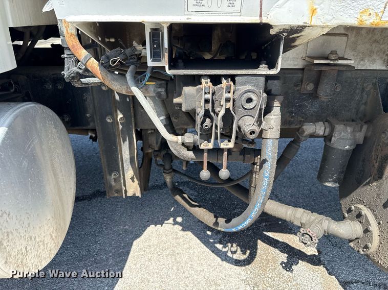 image for item EJ8733 2011 Freightliner Business Class M2 refuse truck